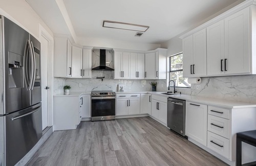 Crownridge of Texas Casa | Custom Modern hill country home! Prime location w/scenic views and game room!