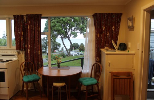 Cable Bay Casa | Cute 1 Brm unit, walk to the beach, With great Sea Views.