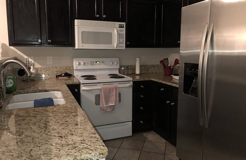 Charlotte Casa | Cute 2 bedroom Townhome- 10 min from downtown Charlotte