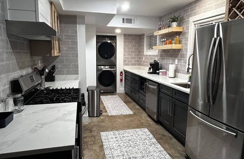 Parker Lane Casa | Cute 2-bedroom townhome with WiFi, AC close to downtown Austin
