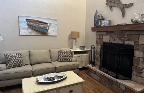 Lake Ozark Condominio | Cute and cozy lakeside paradise condo located on the 3MM