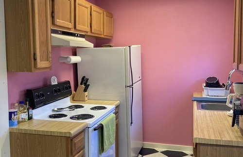 Lyndon Apartamento | Cute apartment in Lyndonville, 10 mins from Burke Mountain and Kingdom Trails!