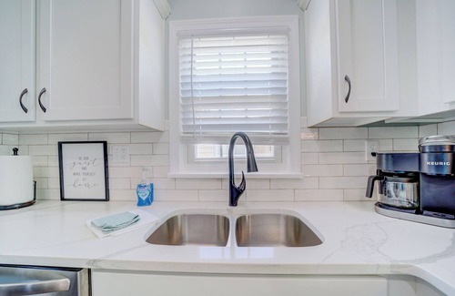 Lakeside Casa | Cute Cape Cod House!