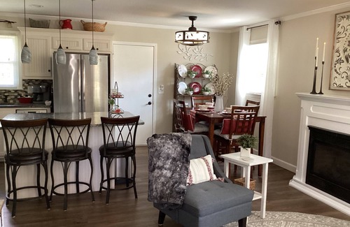 Granite Falls Cabaña | Cute Cherry St. Cottage