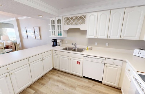 Seaspray Condominio | Cute Coastal Getaway Beach House 202A