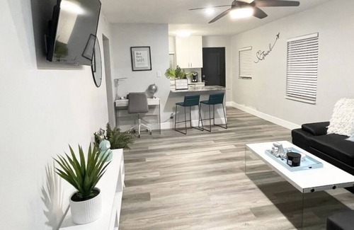 Delray Beach Cabaña | Cute Corner Cottage