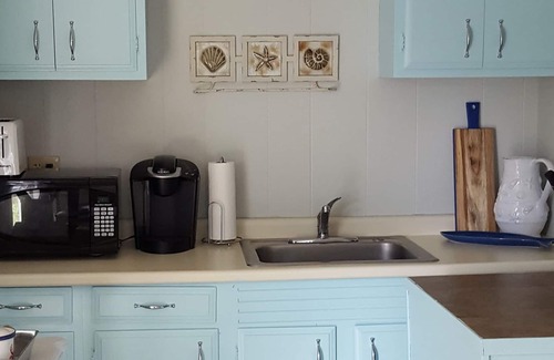 Narragansett Casa | Cute cottage just steps to beautiful Scarborough beach