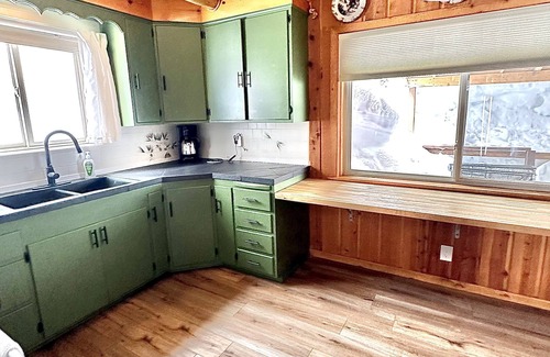 Island Park Cabina | Cute Cozy Cabin in Island Park near Yellowstone
