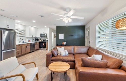 Clarksburg Casa | Cute & Cozy Cottage – the perfect getaway in Clarksburg!