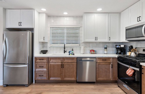 Clarksburg Casa | Cute & Cozy Cottage – the perfect getaway in Clarksburg!