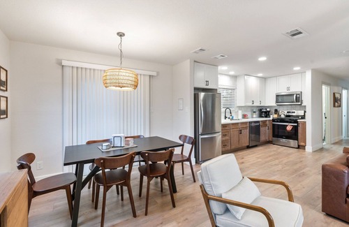 Clarksburg Casa | Cute & Cozy Cottage – the perfect getaway in Clarksburg!