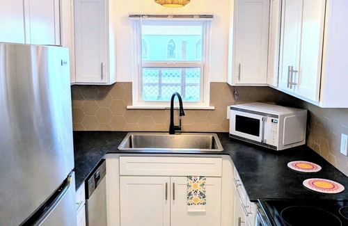 Hagerman Casa | Cute downtown Hagerman cottage with stock tank pool & putting green.