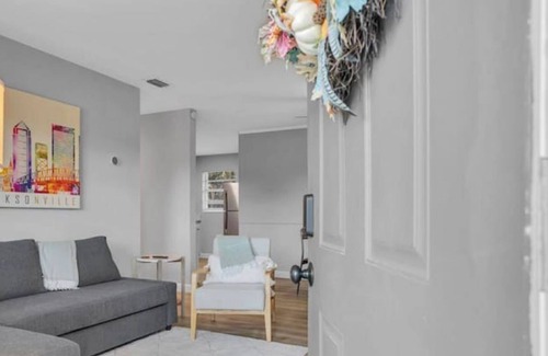 Sandalwood Casa | Cute Jacksonville Bungalow! Centrally Located