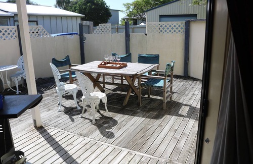 Kairakau Casa | Cute Kiwi Bach - Kairakau Sleeps up to 15