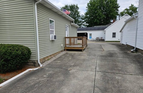 Norwalk Casa | Cute l'il green house in welcoming Norwalk, Ohio.