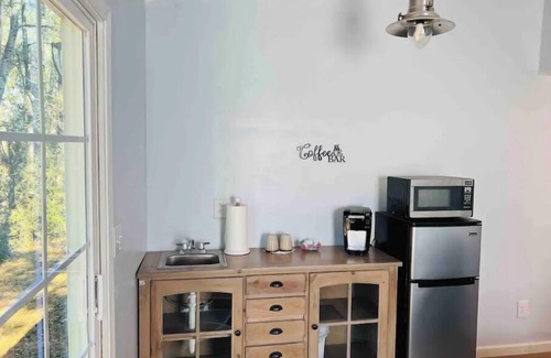 Moss Apartamento | Cute little apt. Safe charming quiet setting.
