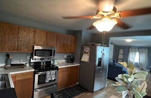 Detroit Beach Cabaña | Cute 'n Cozy Lake Erie Cottage