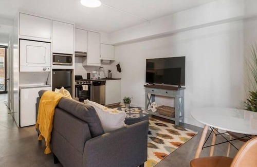 Virginia Highland Apartamento | Cute Studio with Queen Bed, City Walkable!