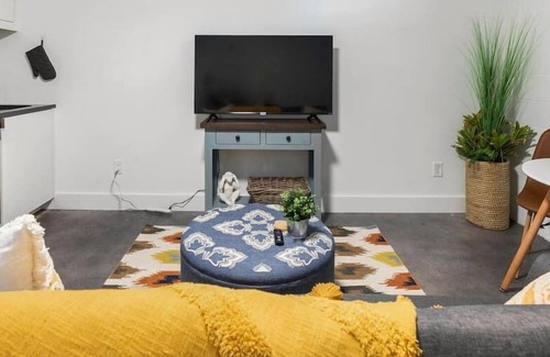 Virginia Highland Apartamento | Cute Studio with Queen Bed, City Walkable!