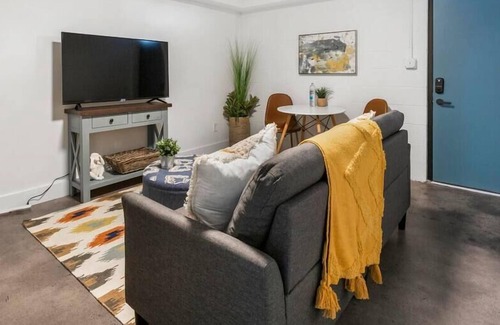 Virginia Highland Apartamento | Cute Studio with Queen Bed, City Walkable!