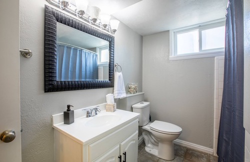 Bountiful Casa | Cute Updated Red Brick Basement Cottage