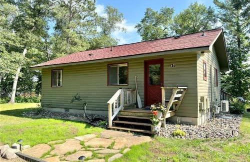 Crosslake Casa | Cute Whitefish Cabin with Hot tub