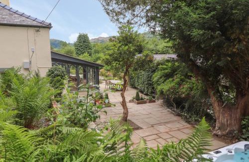 Acrefair Casa | Cwmalis Hall