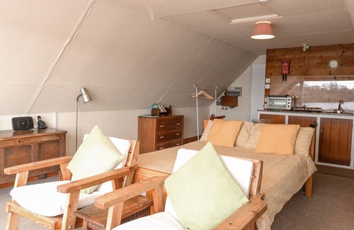 Irstead Cabaña | Cygnus Boathouse