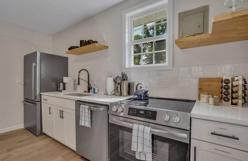 Manning Cabaña | Cypress Cottage - Cozy Lake Getaway