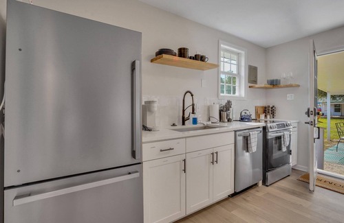 Manning Cabaña | Cypress Cottage - Cozy Lake Getaway