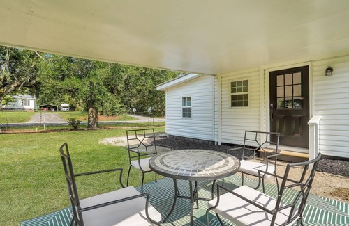 Manning Cabaña | Cypress Cottage - Cozy Lake Getaway