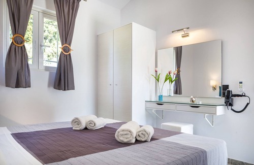 Ntomata Casa | Cypress Garden Villas