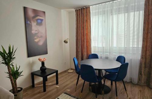Hradec Kralove Apartamento | Dům se dvěma byty, zahrada, WiFi, Netflix a parkování zdarma, klidná část Hradce Králové