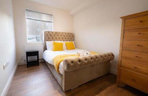 London Borough of Hounslow Casa | D'Luxe 5 beds En-suite Home in London