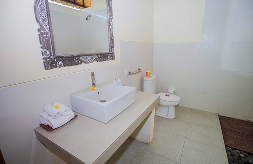 Mushroom Bay Cama Y Desayuno | D'Muncuk Huts Lembongan