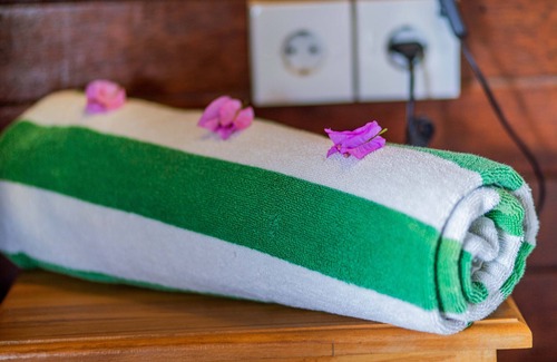 Mushroom Bay Cama Y Desayuno | D'Muncuk Huts Lembongan