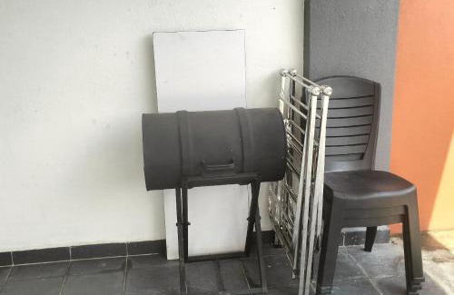 Chukai Casa | D'Sara Homestay Fully Furnished 3 bedrooms All Aircond 2 miles centre