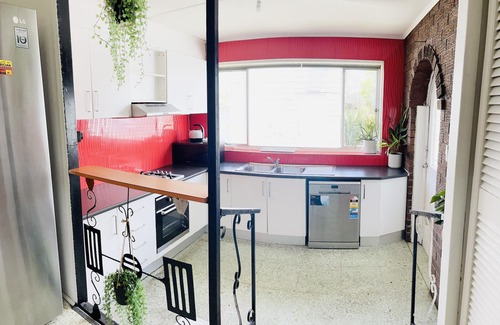 Broadmeadows Casa | D122 Lovely London Home