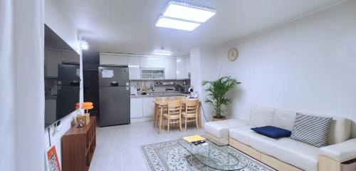 Chimsan-dong Apartamento | Daegu Buk-gu 3BR Apartment near Dongdaegu Station & Downtown -Fully Furnished