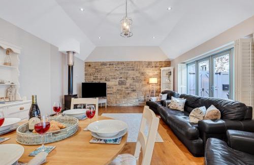 Belford Casa | Dairy Cottage @Budle Barns - North East Escapes