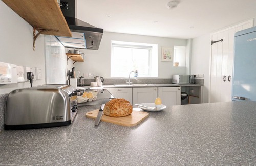 Littlebredy Cabaña | DAIRY COTTAGE, pet friendly, character holiday cottage in Abbotsbury