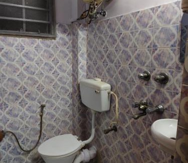 Kolkata Apartamento | Daisy and Iris- 2 Specious 1Bhk Full Furnished AC Apartments Managed by Hotel Airways