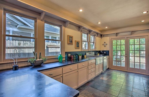 Lower Greenville Cabaña | ¡NUEVO! Retiro para parejas: ¡camine hasta Lower Greenville!