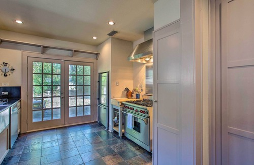 Lower Greenville Cabaña | ¡NUEVO! Retiro para parejas: ¡camine hasta Lower Greenville!