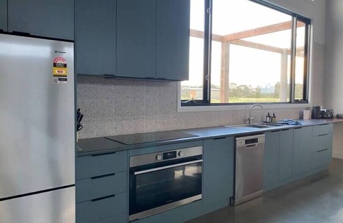 Stratford Otro | Dalrose Retreat - Luxury farm retreat, sleeps 8, pet friendly and close to town