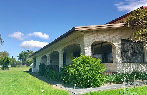 Bowman Farm Casa | Dam It Getaway- Homestead