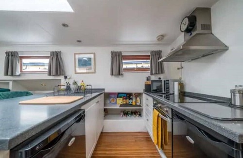 Tower Hill Alquiler De Eote | Dana, Historic Dutch Barge in idyllic location , Central London