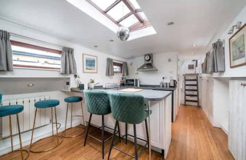 Tower Hill Alquiler De Eote | Dana, Historic Dutch Barge in idyllic location , Central London