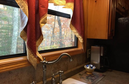 Blairsville Cabina | Dancing Bear su cabina de luna de miel con jacuzzi en el bosque
