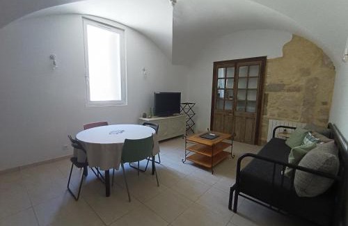 Montfrin Apartamento | Dans maison de maître, appartement indépendant.